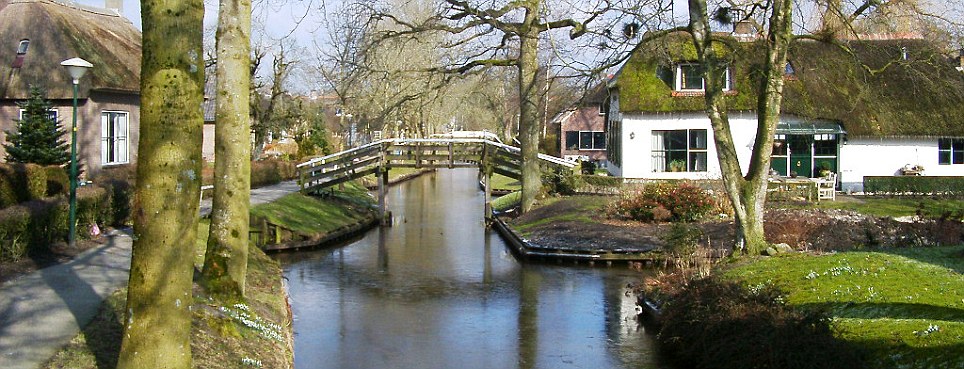 Giethoorn, Desa Indah Tanpa Jalanan di Belanda - The Venice of Netherland