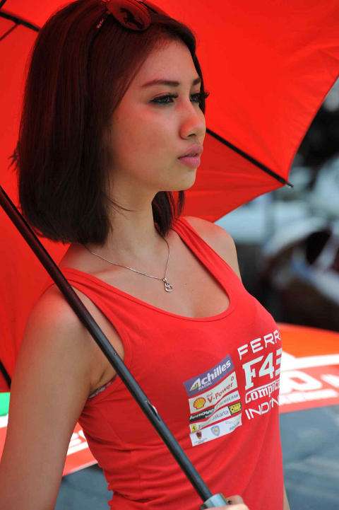 Senyum Manis Umbrella Girl