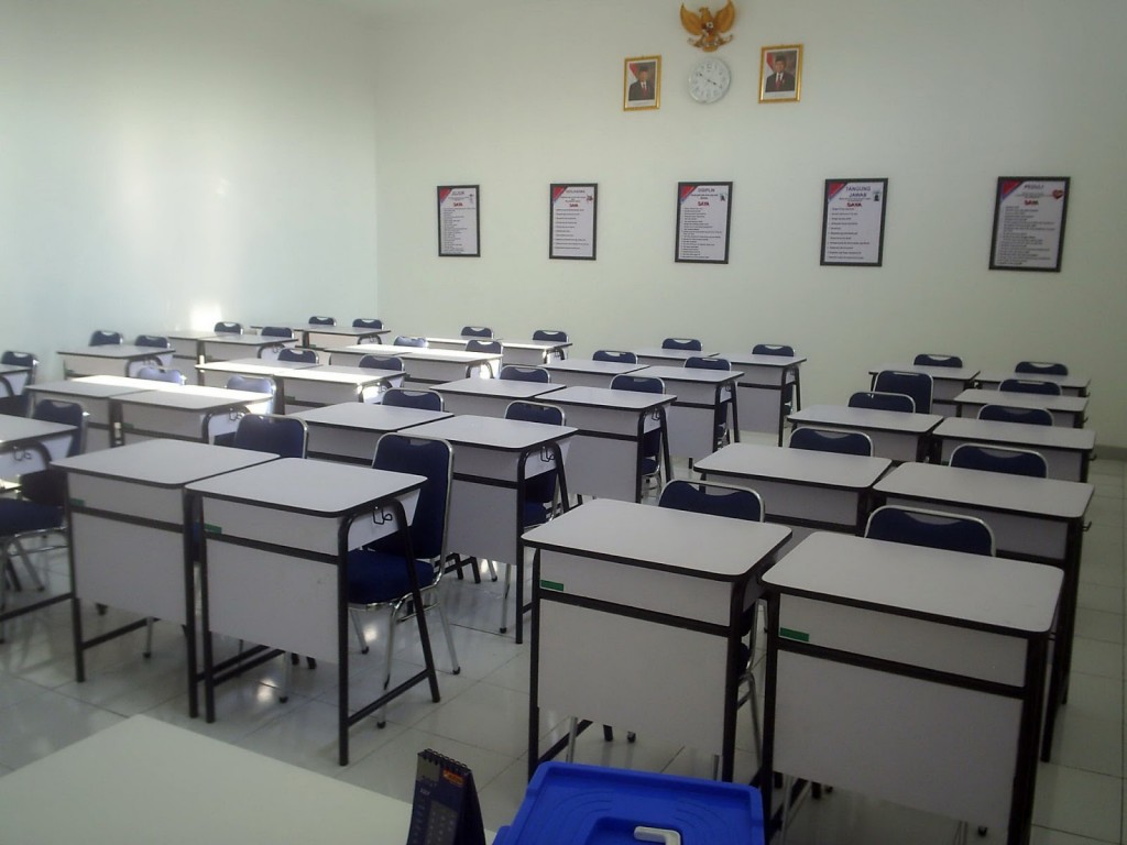 Kontroversi Dibalik Bangku Sekolah