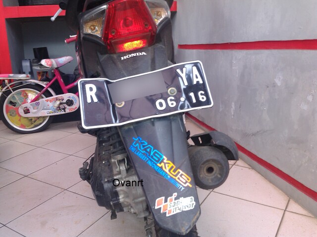 yg motornya pake stiker kaskus masupp :p