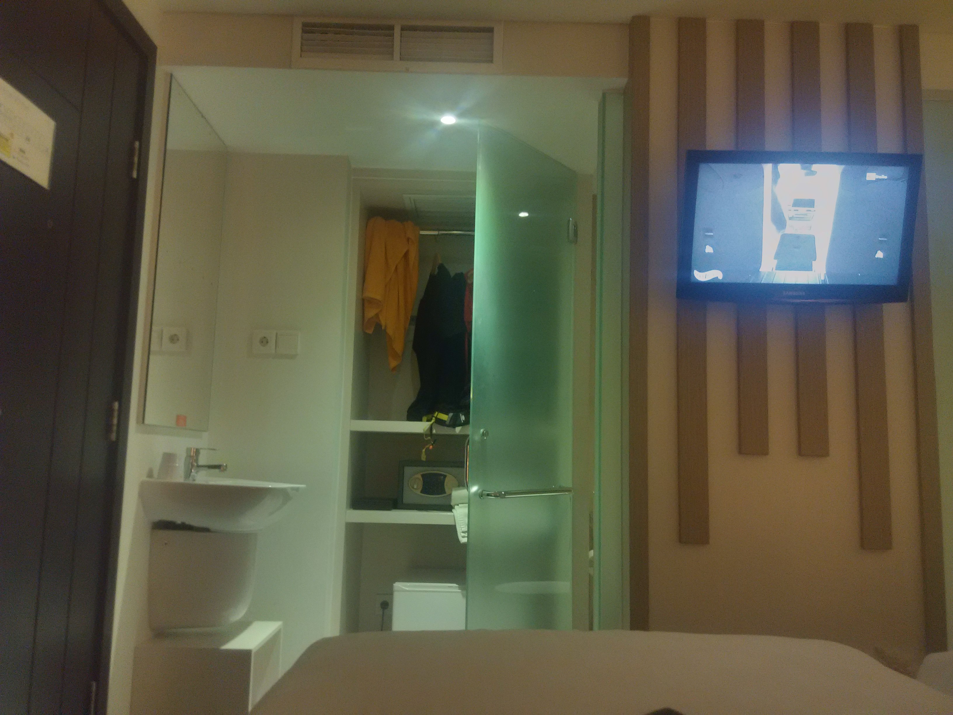 Pengalaman Pertama Menginap di Hotel Edelweis Jogja - Kamarnya Bikin Ngilu :D