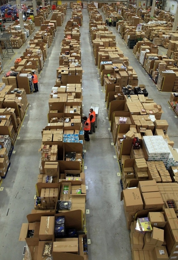 Mari kita Intip Gudang Spektakuler Milik Amazon (+pict)