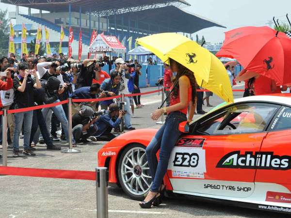 Senyum Manis Umbrella Girl