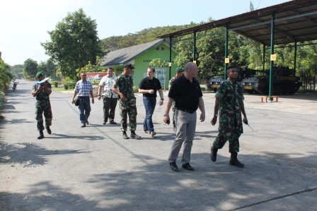 Tim Rheinmetall Landsysteme Gmbh Kunjungi YONKAV 8/2 KOSTRAD