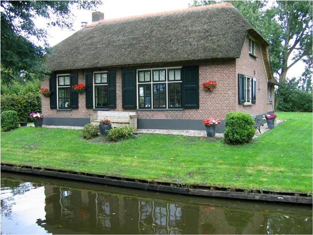 Giethoorn, Desa Indah Tanpa Jalanan di Belanda - The Venice of Netherland