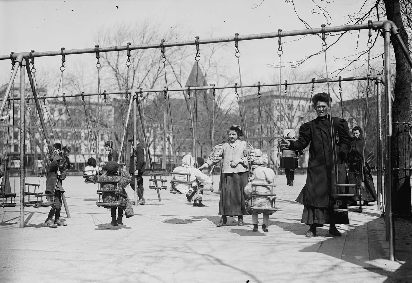 Foto-foto Taman Bermain yang Berbahaya di Tahun 1900an