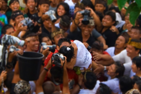 Cipokan Massal di Bali