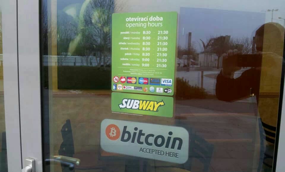 Pernah makan roti subway? Kalo bayarnya ngga pake cash pernah ngga gan? :D