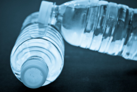 WARNING !! Air dalam botol plastik