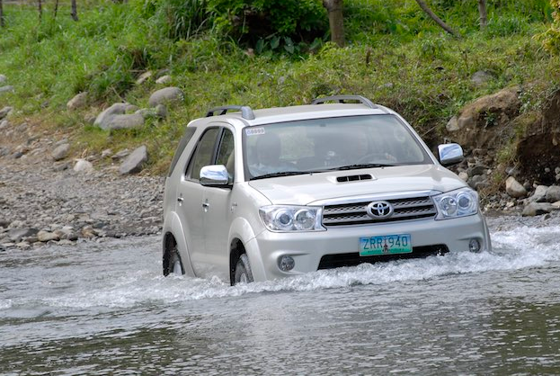 Inilah Mobil-mobil yang Bisa Ngelewatin Banjir!