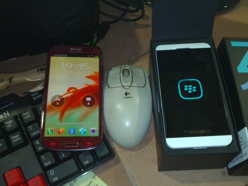Like new Blackberry Z10 & Samsung galaxy Slll