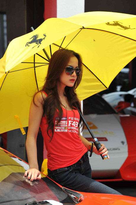 Senyum Manis Umbrella Girl