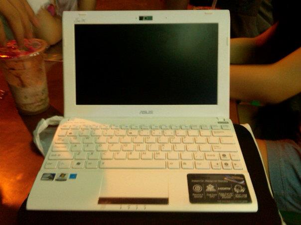 WTS Netbook Asus EEE PC 1205 R052C White ! Like NEW!! Batre SUPER LONGLIFE !!!!