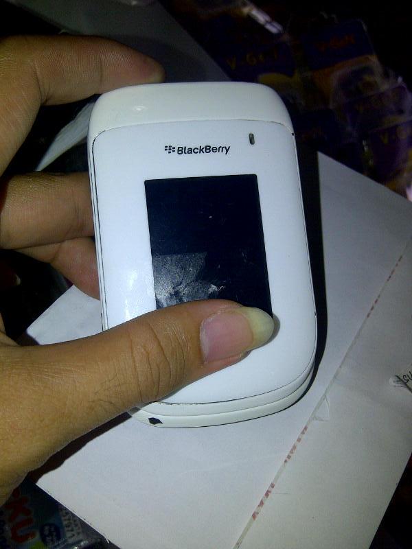 2ND Blackberry 9670 a.k.a style white kondisi layak normal free smartfren cantik
