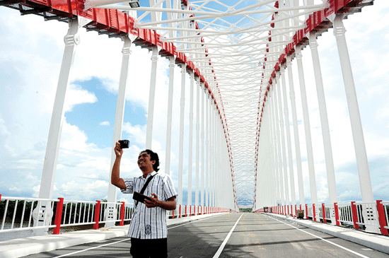 Jembatan Terpanjang di Kalimantan Selesai Dibangun, Ini Penampakannya