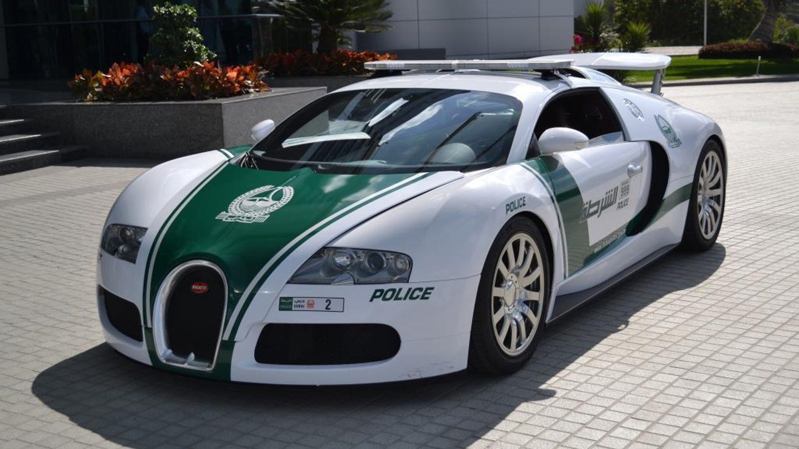 Mau Kabur Kemana? Mobil Sports Mewah ini Cuman Jadi Mobil Polisi Dubai