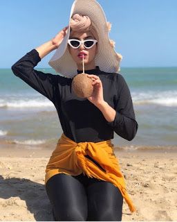 sista hijabers suka ke pantai ? ini referensi style hijab 2019 yang pas.