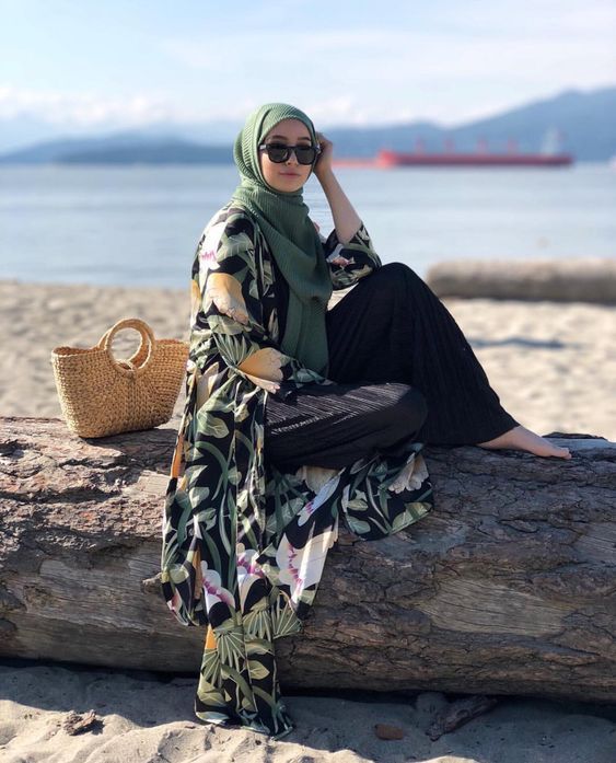 sista hijabers suka ke pantai ? ini referensi style hijab 2019 yang pas.