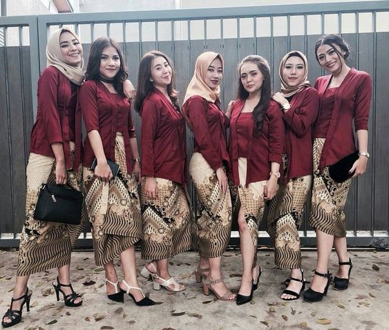 Yang Fana itu memang waktu, Elegeannya Kebaya yang Abadi
