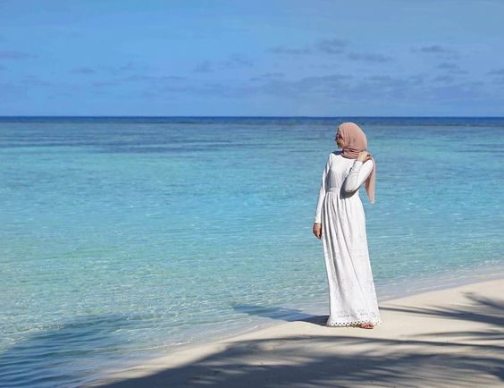 sista hijabers suka ke pantai ? ini referensi style hijab 2019 yang pas.