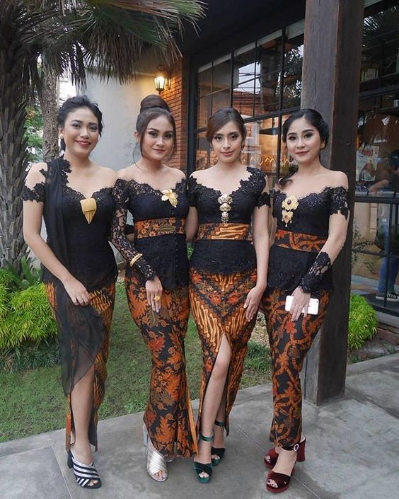 Yang Fana itu memang waktu, Elegeannya Kebaya yang Abadi