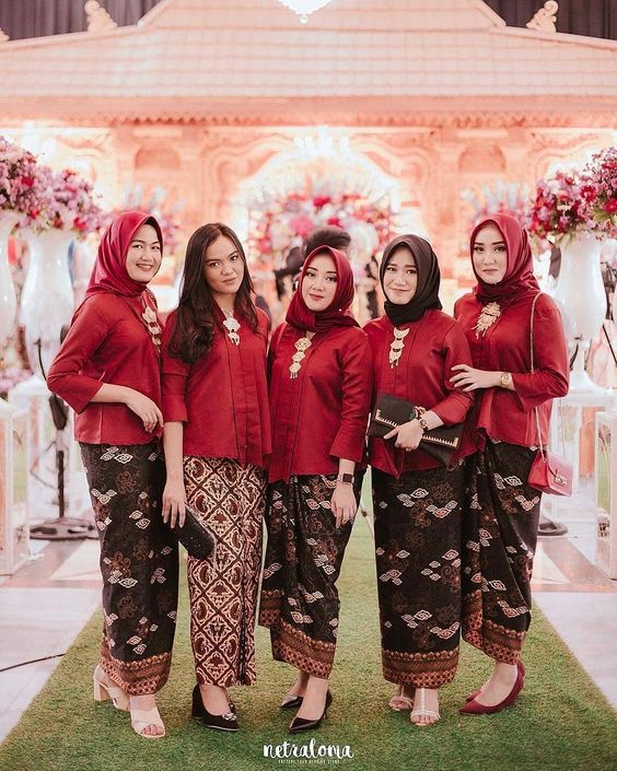 Yang Fana itu memang waktu, Elegeannya Kebaya yang Abadi