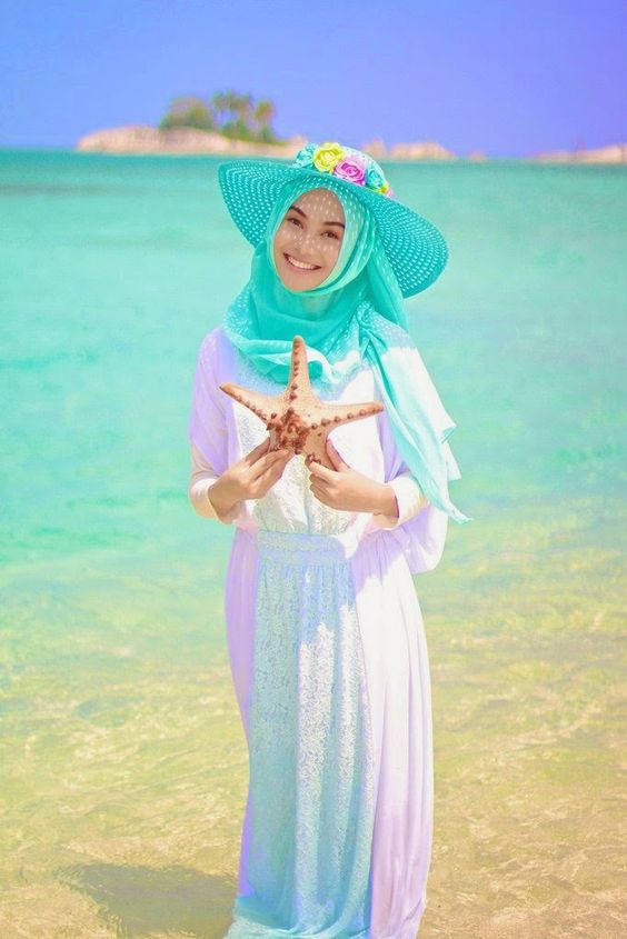 sista hijabers suka ke pantai ? ini referensi style hijab 2019 yang pas.