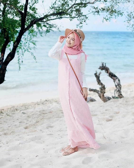 sista hijabers suka ke pantai ? ini referensi style hijab 2019 yang pas.