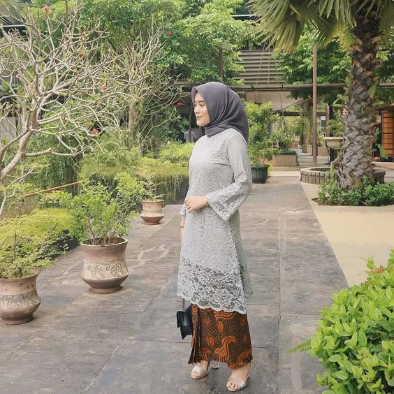 Yang Fana itu memang waktu, Elegeannya Kebaya yang Abadi