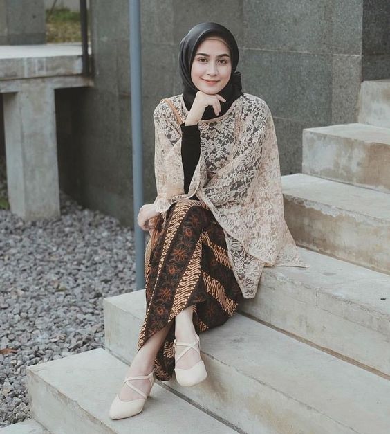 Yang Fana itu memang waktu, Elegeannya Kebaya yang Abadi
