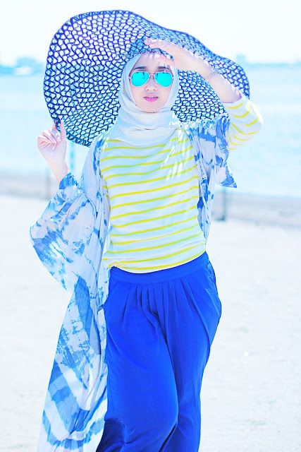 sista hijabers suka ke pantai ? ini referensi style hijab 2019 yang pas.