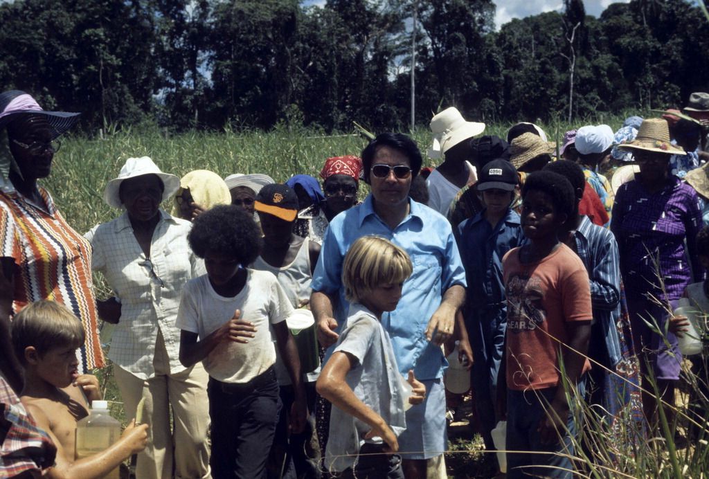 Menguak Jim Jones, Peoples Temple Dan Bunuh Diri Massal Jonestown