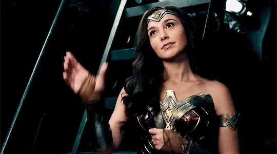 Mirip Gal Gadot, Gadis Imut Asal USA Berdandan Ala Wonder Woman dari DC Universe