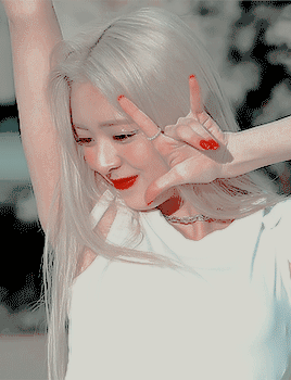 prabowo-tunjuk-tunjuk-rambutnya-saat-respons--pemimpin-rambut-putih