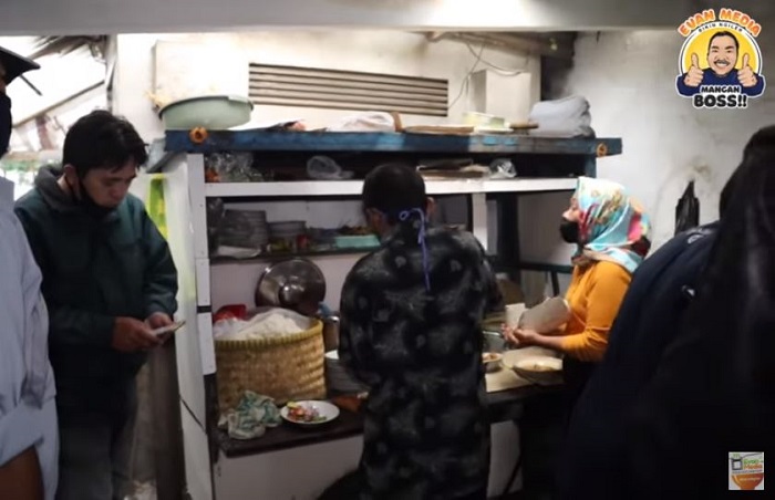 gulai-kambing-tersembunyi-di-bandung-yang-super-laris-2-jam-ludes-terjual