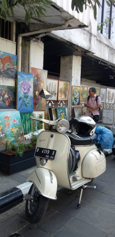 Single Touring Jakarta-Jogja Naik Vespa Sprint Bagol