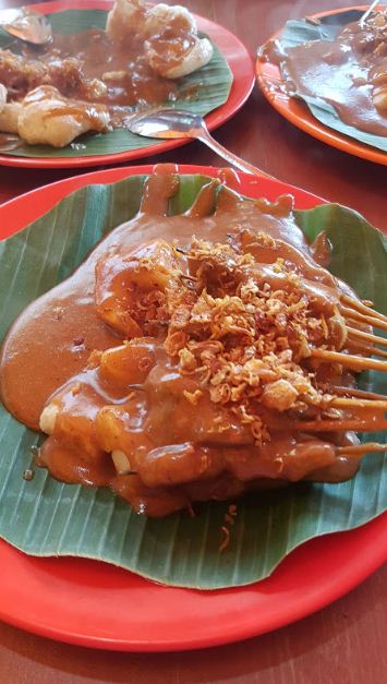 Resmikan Roemah Djoeang, Sandiaga disambut alunan musik angklung dan pekik takbir