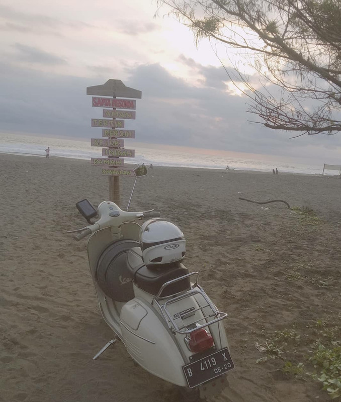 Single Touring Jakarta-Jogja Naik Vespa Sprint Bagol