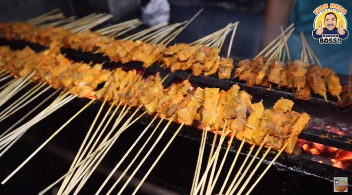 sate-padang-legendaris-di-jakarta-selatan-laku-13000-tusuk-sehari