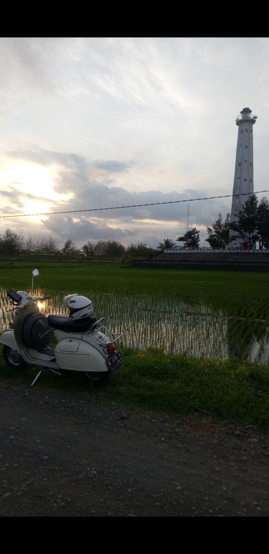 Single Touring Jakarta-Jogja Naik Vespa Sprint Bagol