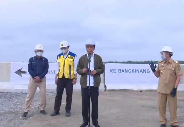 presiden-jokowi-salah-sebut-nama-provinsi-padang-jadi-trending-topic-twitter