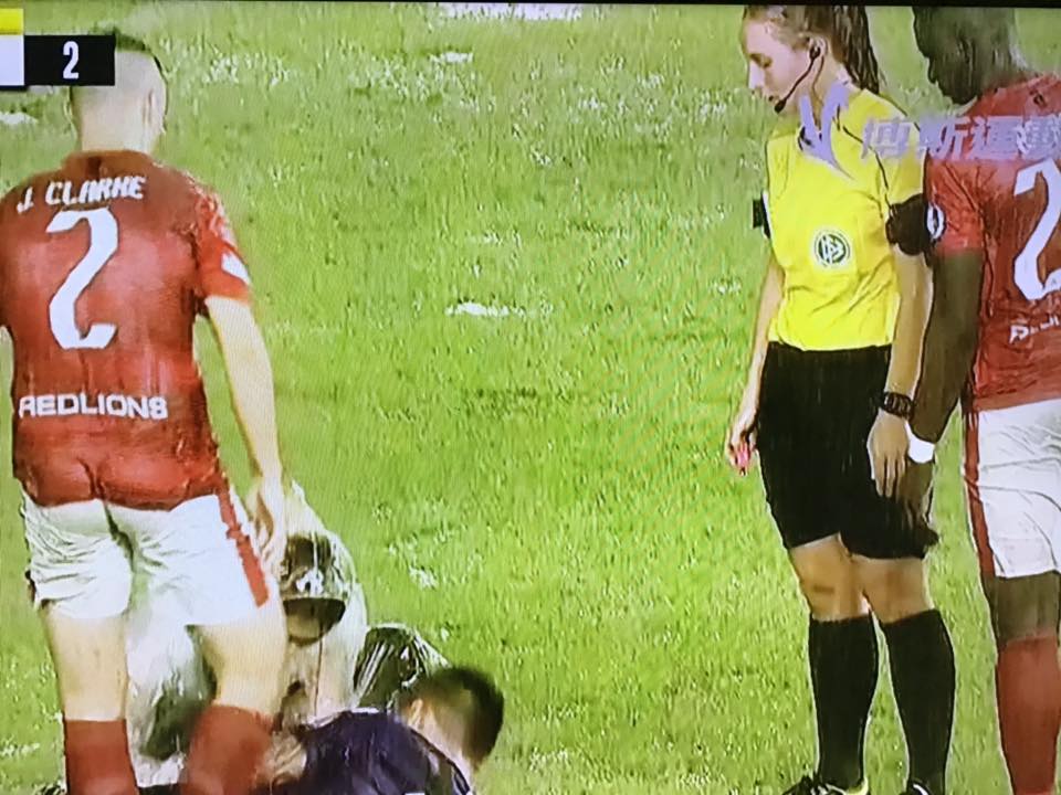 Katharina Gerhard, wasit perempuan Jerman di liga Primer Taiwan.