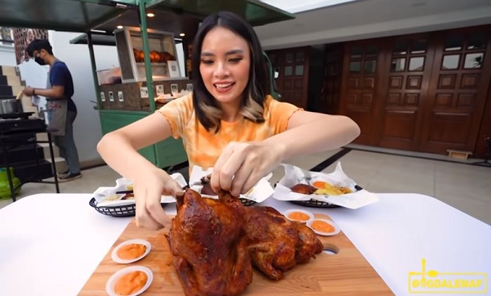 Chef Resto Bintang 5 Dirumahkan karena Pandemi, Kini Jualan Ayam Panggang Pakai Bajaj