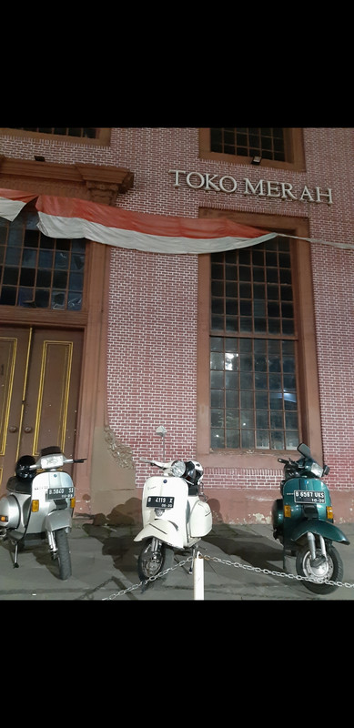 Single Touring Jakarta-Jogja Naik Vespa Sprint Bagol