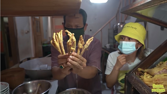 soto-ayam-spesial-rp-250-ribu-seporsi-di-jakarta-topping-daging-dan-jeroan-melimpah