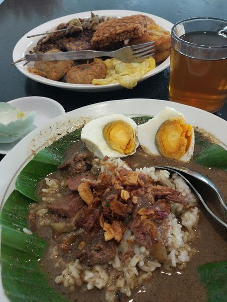 Resmikan Roemah Djoeang, Sandiaga disambut alunan musik angklung dan pekik takbir