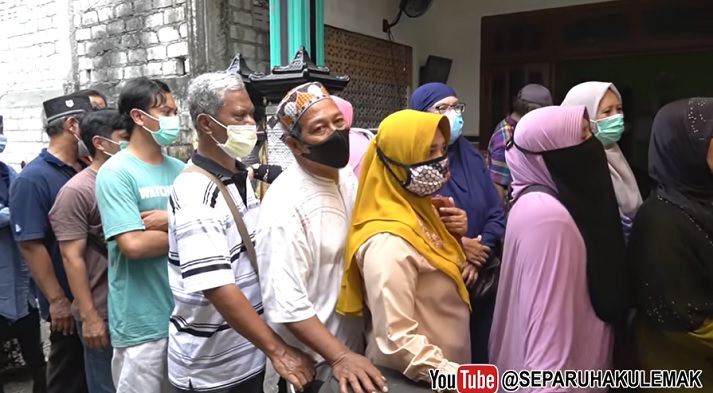 viral-lontong-kikil-di-lamongan-300-kg-topping-jeroan-ludes-dalam-3-jam