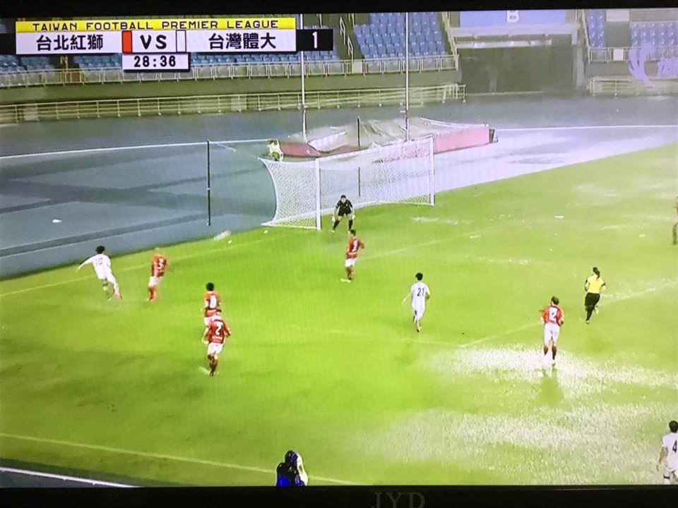 Katharina Gerhard, wasit perempuan Jerman di liga Primer Taiwan.