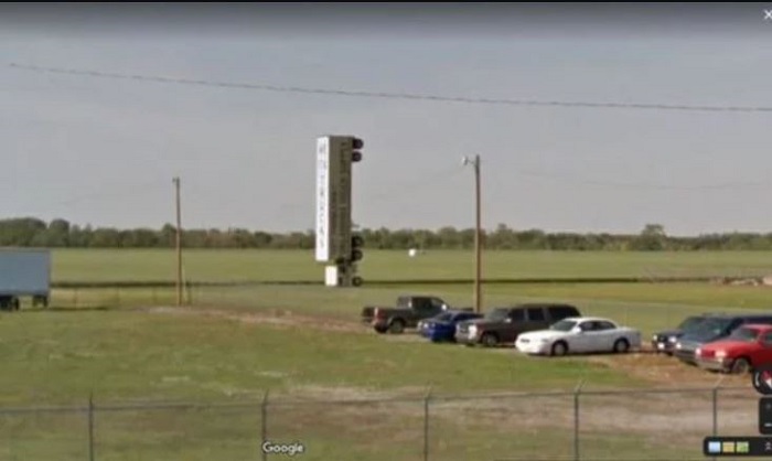 terekam-google-maps-truk-yang-terparkir--berdiri--ini-jadi-perhatian-warganet