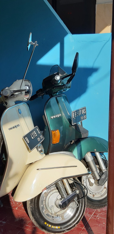 Single Touring Jakarta-Jogja Naik Vespa Sprint Bagol